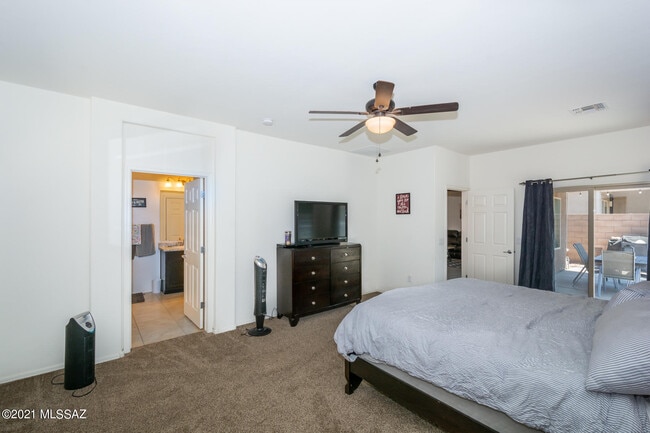Building Photo - 9017 W Rolling Springs Dr