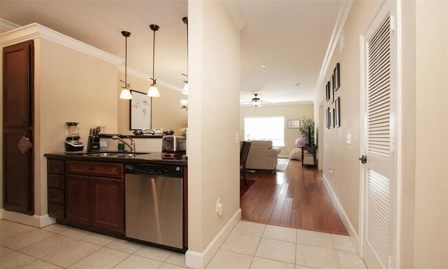 Building Photo - 2203 Dorrington St