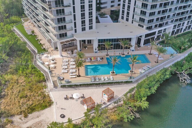 Building Photo - 16385 Biscayne Blvd