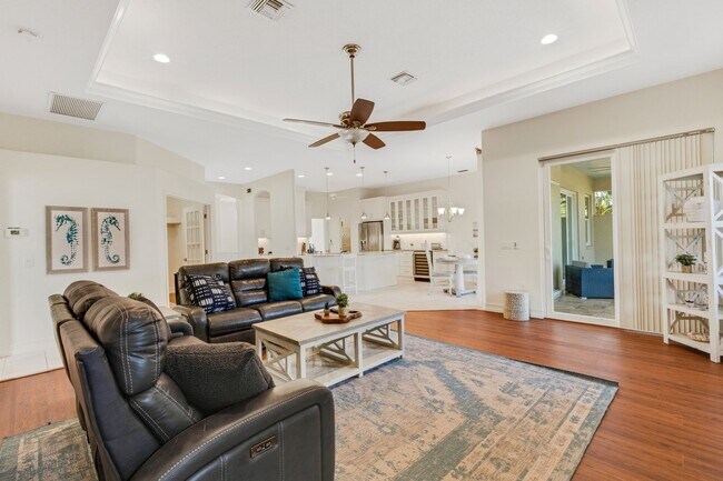 Building Photo - 4801 Edgemont Ct