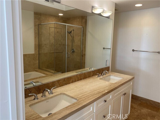 Building Photo - 11851 Laurelwood Dr