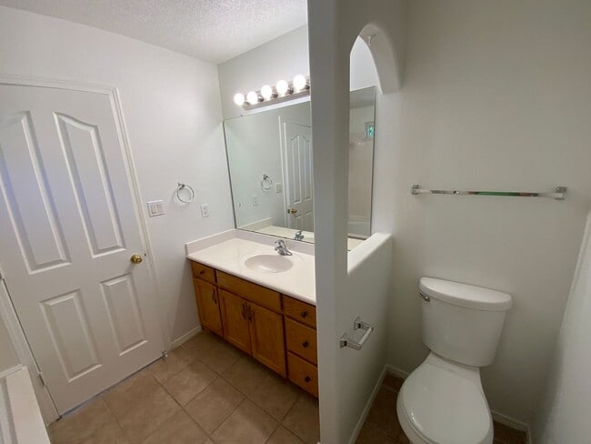 Building Photo - 3 Bedroom Single Story Home Available Near...