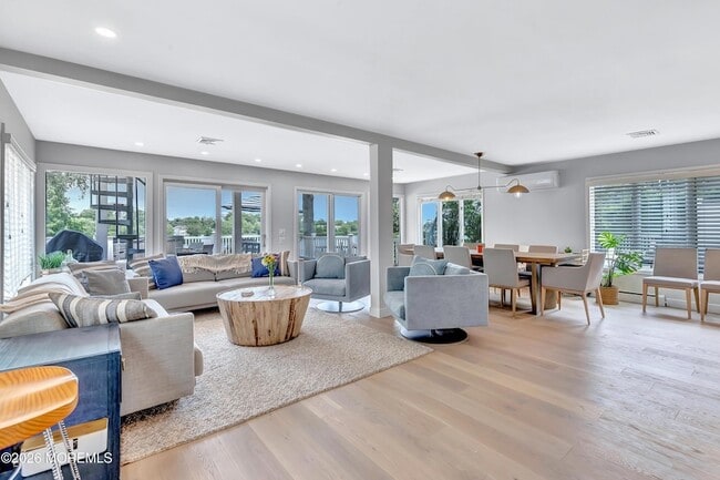 Building Photo - 637 Beacon Blvd