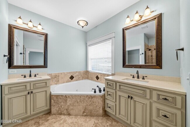 Building Photo - 415 Paradise Blvd