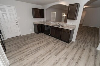 Building Photo - 3202 Primrose Dr
