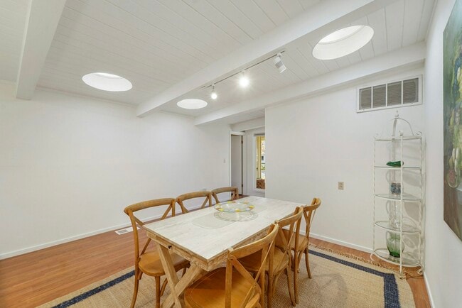 Building Photo - 22 Arch Way
