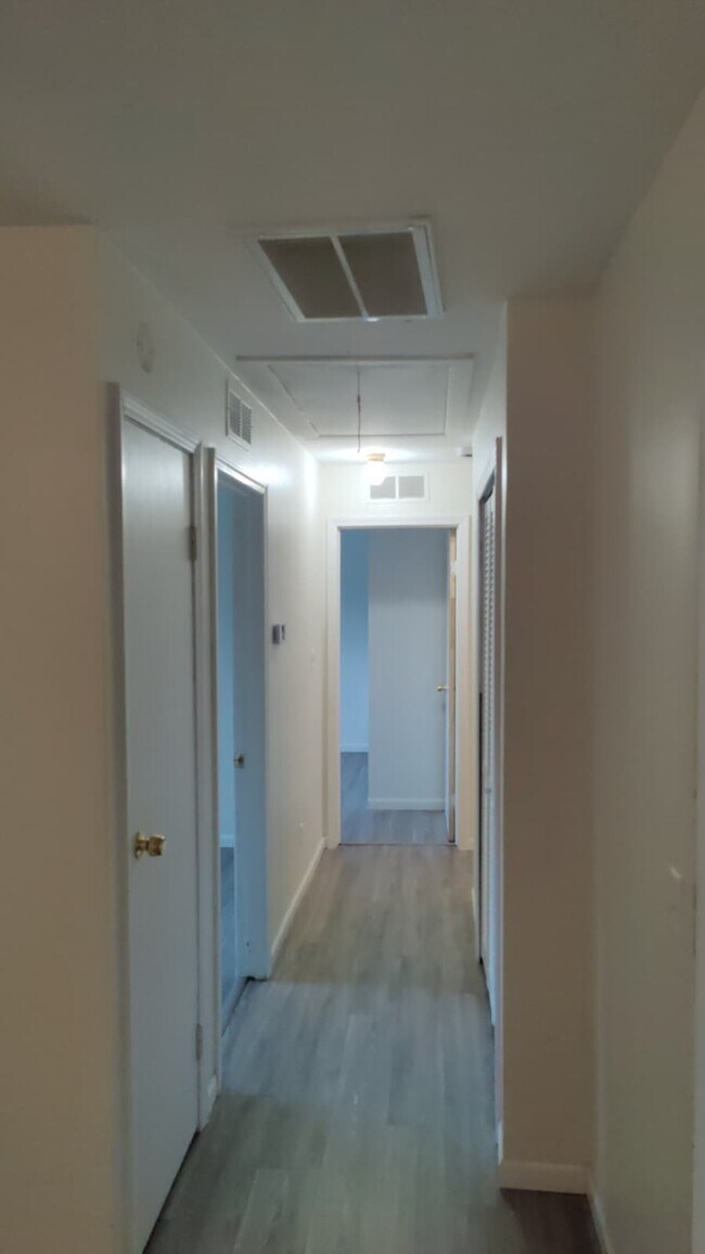 Building Photo - 1131 Rambling Rd