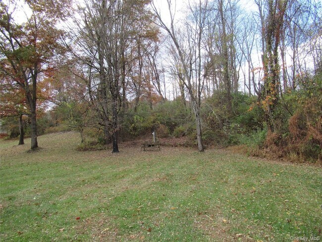 Building Photo - 63 River Rd