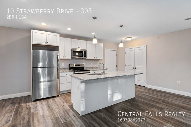 Building Photo - 10 Strawberry Dr