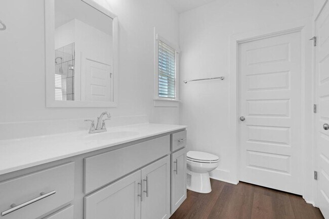 Building Photo - Spacious Home with Fenced Backyard!