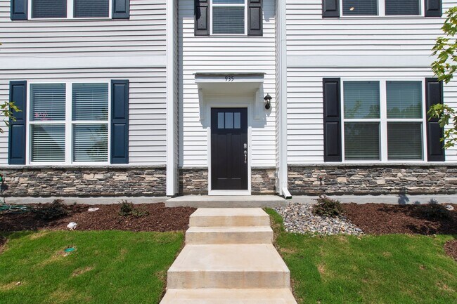Building Photo - Brand-New End Unit Townhome in Townes at Anderson Farm!