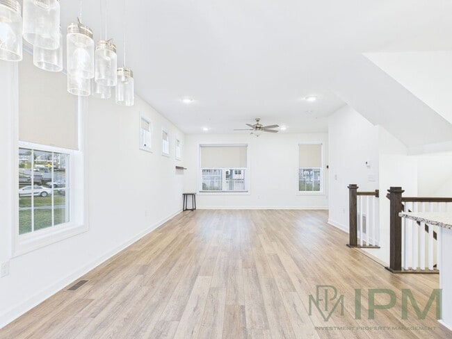 Building Photo - Dallastown Schools! Available Now! Beautif...