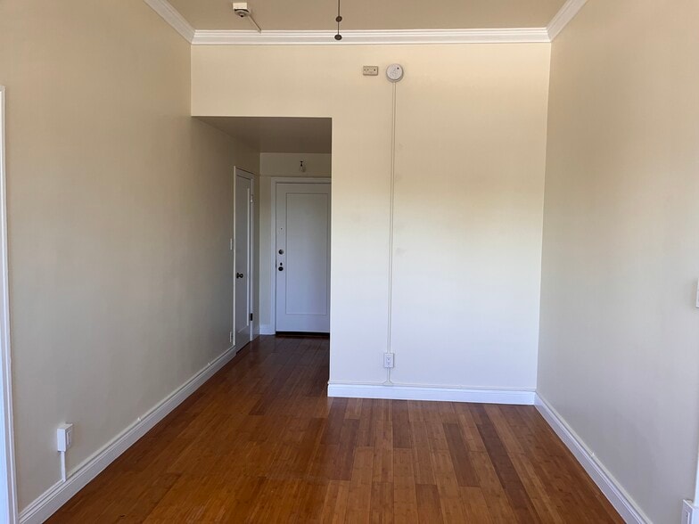 Building Photo - 3005 Main St