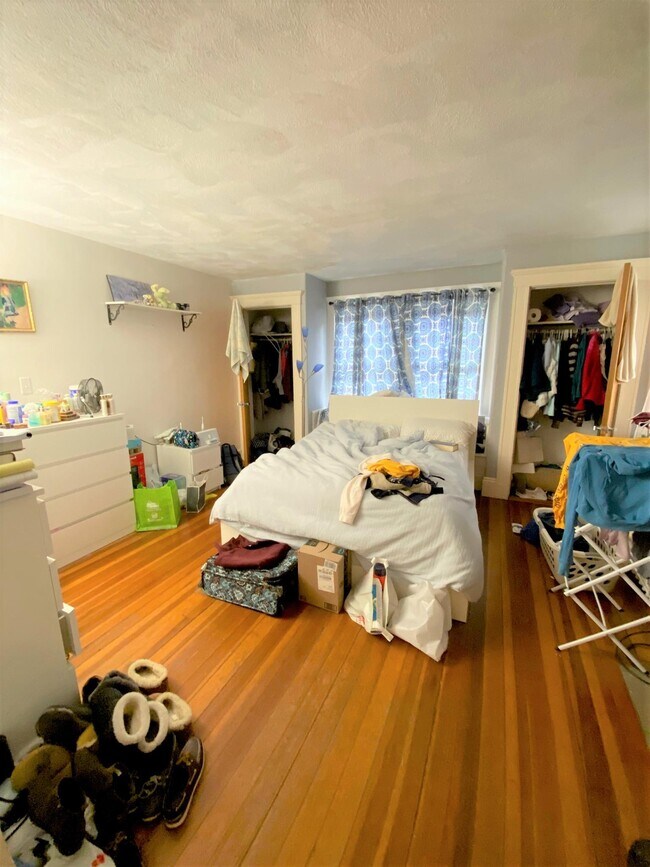 Building Photo - 9 Everett St