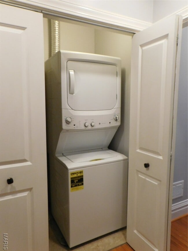 Building Photo - 757 Syracuse Ave