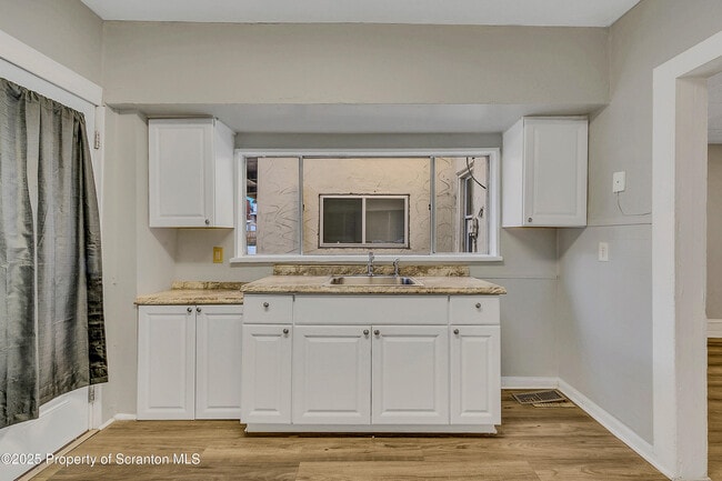 Building Photo - 1007 Washburn St