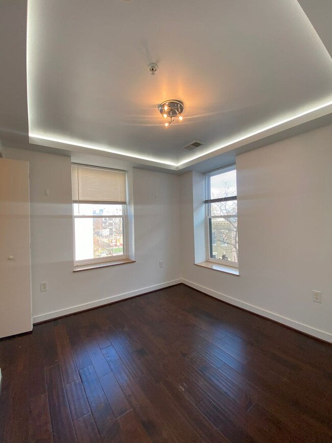 Building Photo - Modern 2 Bedroom in Adams Morgan!