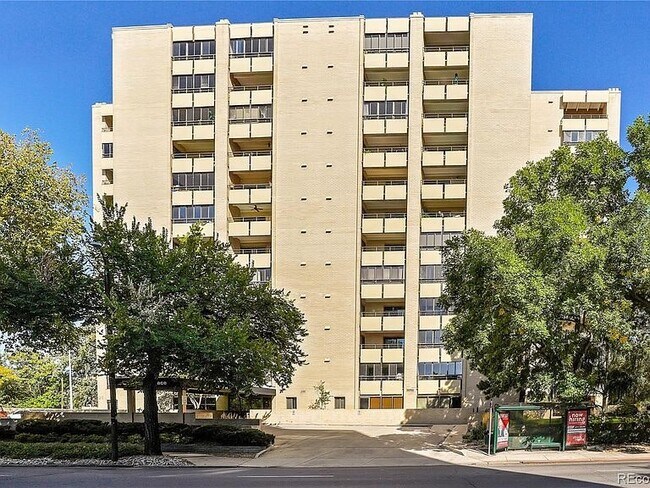 Building Photo - 800 N Pearl St