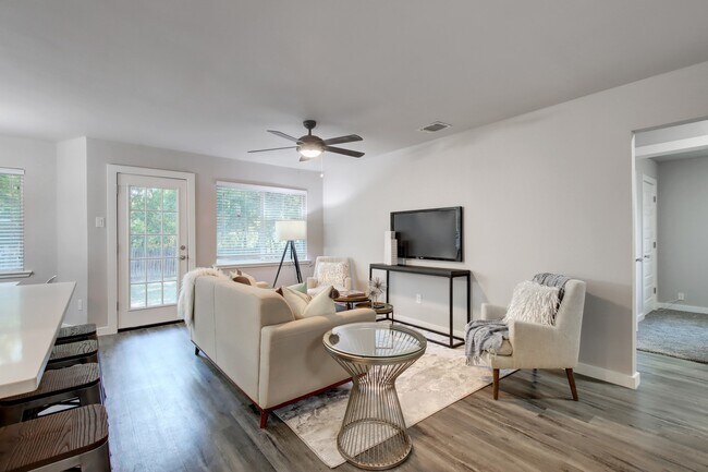 Building Photo - 3208 Northeast Dr