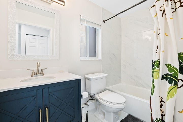 Building Photo - 4498 Dogwood Cir