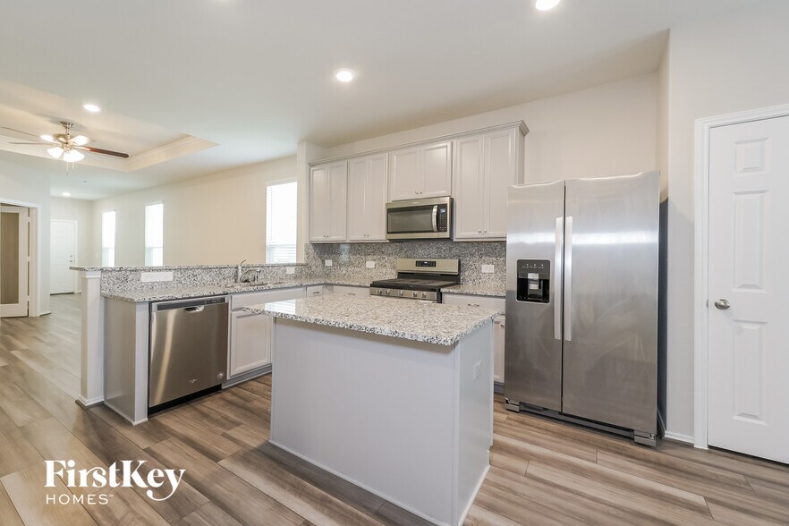 Building Photo - 5831 Longhorn Run Ln