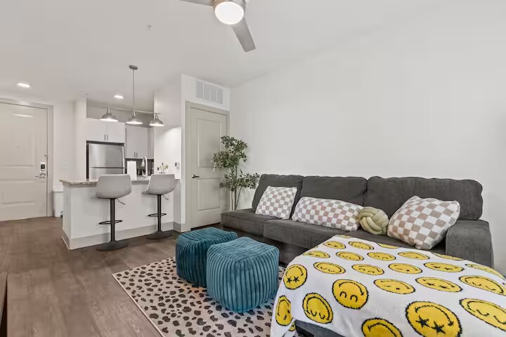 Building Photo - 3801 Vitruvian Way