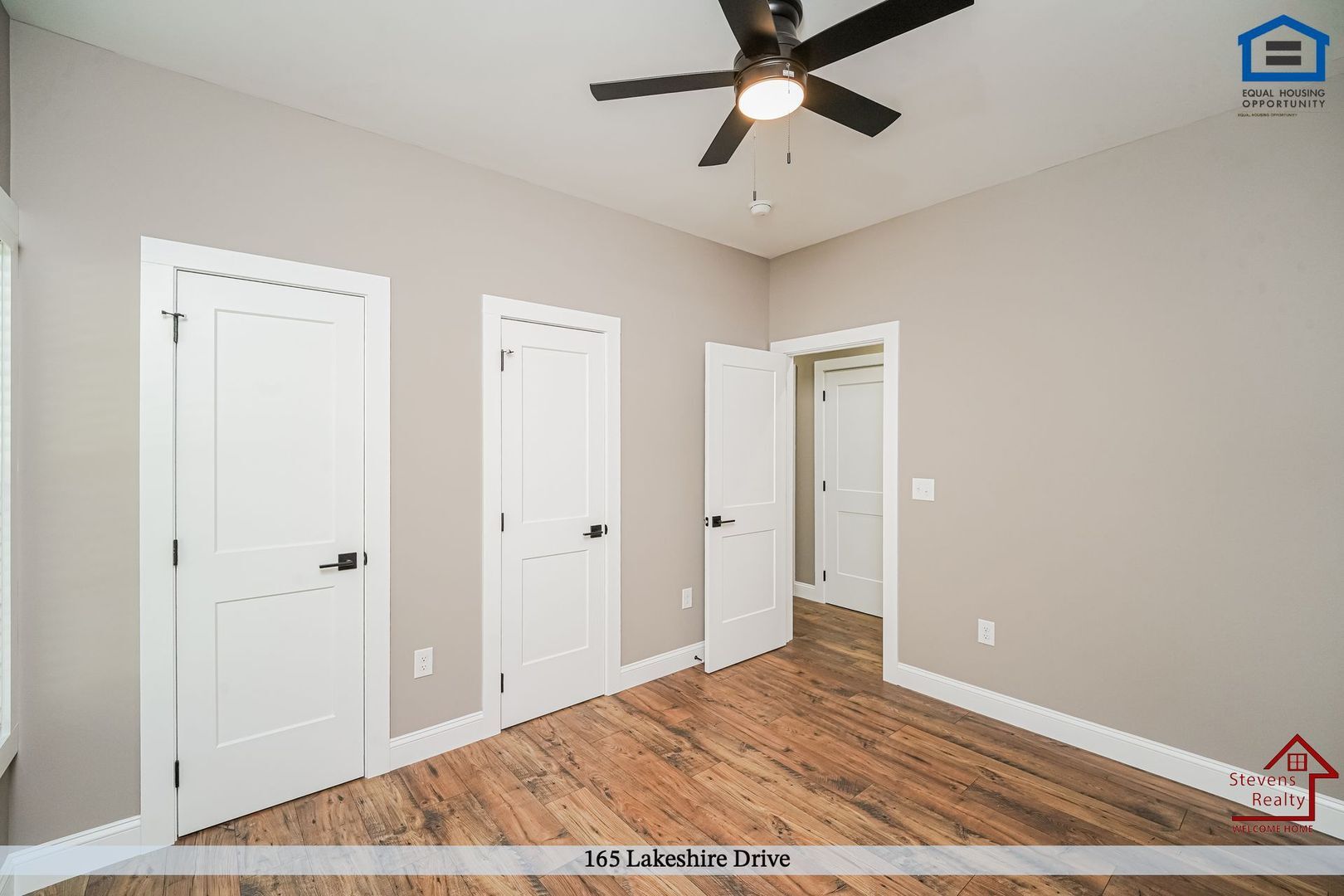 Building Photo - 165 Lakeshire Dr
