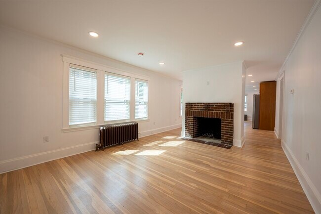 Building Photo - 3 Chilton Park