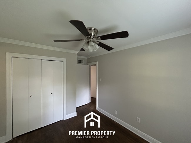 Building Photo - Unique 4BR/2BA Southaven Home | Hardwood Vaulted Sunroom & Fenced Yard