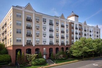 Building Photo - 100 Glen St