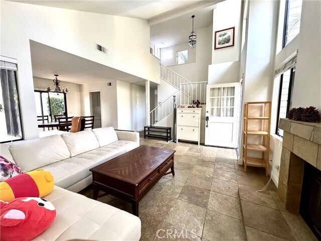 Building Photo - 20 Springflower