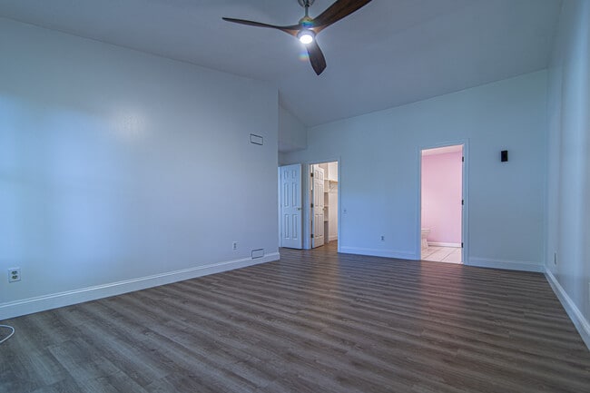 Primary Bedroom w/En Suite Bathroom - 107 Turnessa Green