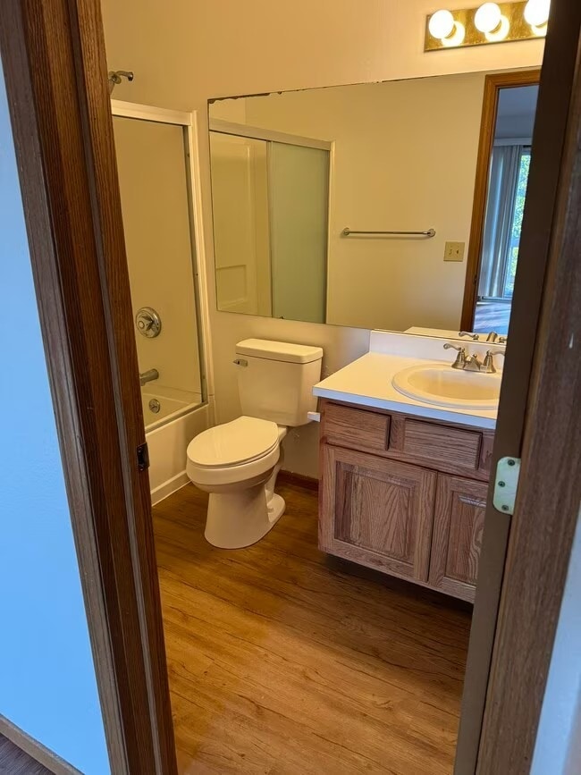 Building Photo - 716 Hilltop Ln