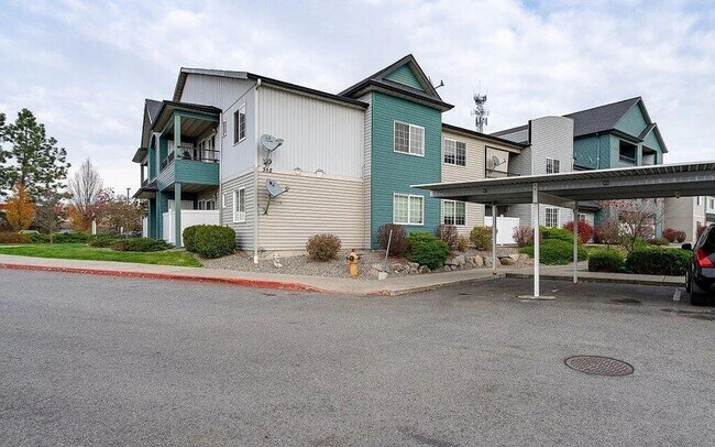 Building Photo - Beautiful Second-Floor Condo in Promenade Post Falls