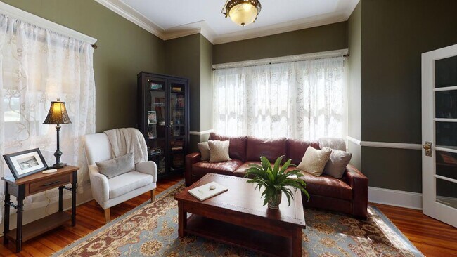 Building Photo - Fully furnished Dilworth Bungalow Home