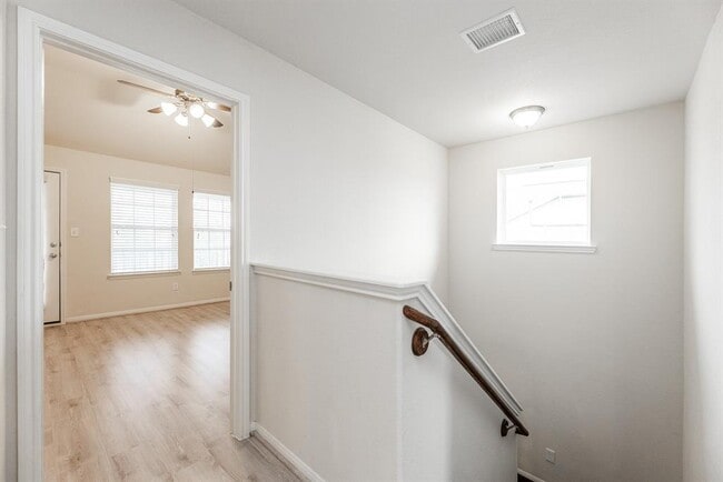 Building Photo - 7131 Pavilion Dr