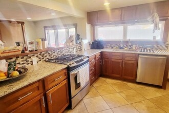 Building Photo - Reduced Rent | 5BD/3BA Home Near Pearl St, CU, Hiking, Park | plus $500 OFF First Months' Rent