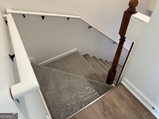 Building Photo - 160 2nd St