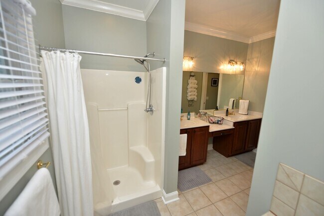 Building Photo - Walk to Naval Hospital! Beautiful Home, Gr...