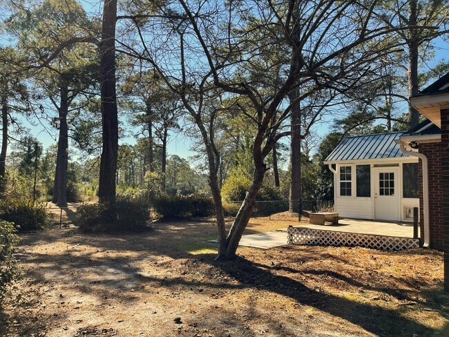 Building Photo - 19 Wendy Ln