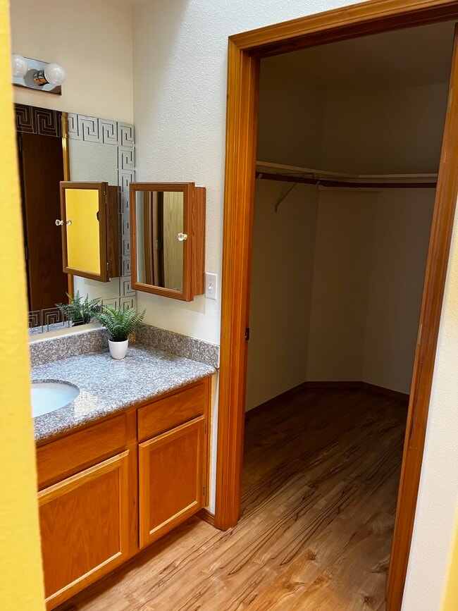 Building Photo - 6540 3rd Way SE