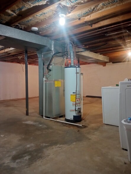 Building Photo - 1107 W Maple Ave S