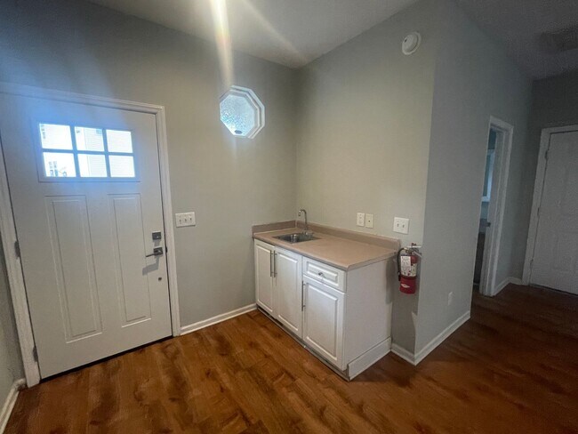 Building Photo - Special $500 Security Deposit, 1/2 off a m...
