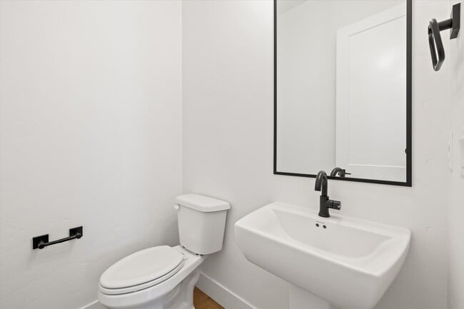 Building Photo - Luxury 5-Bed + Bonus + RV Garage Home for ...