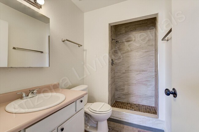 Building Photo - SAND870