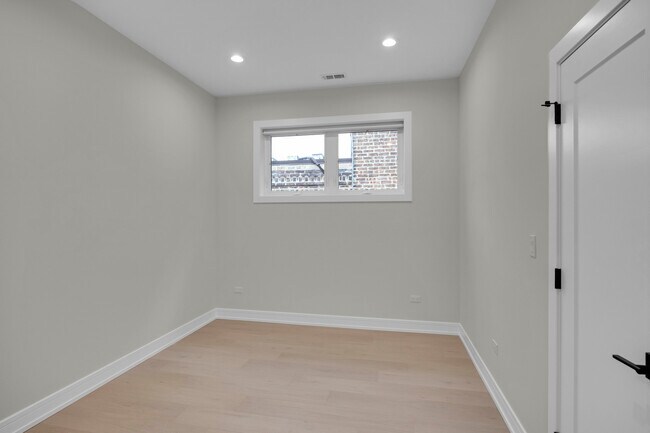 Building Photo - 4629 S Michigan Ave