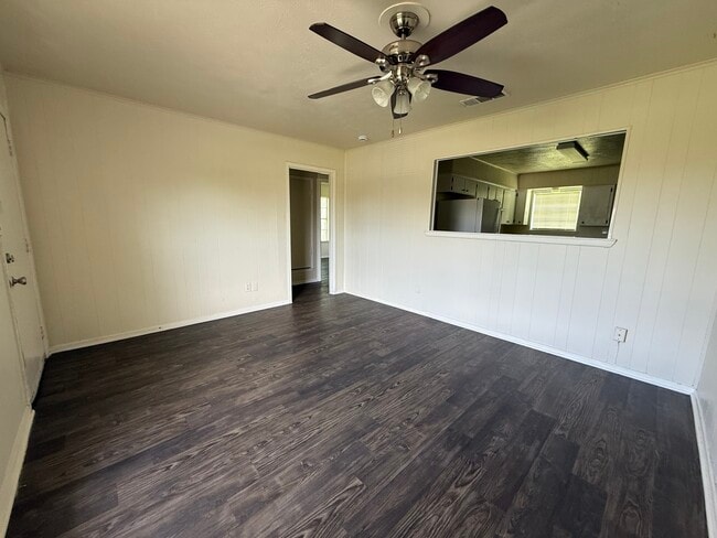 Building Photo - 3525 Country Club Rd