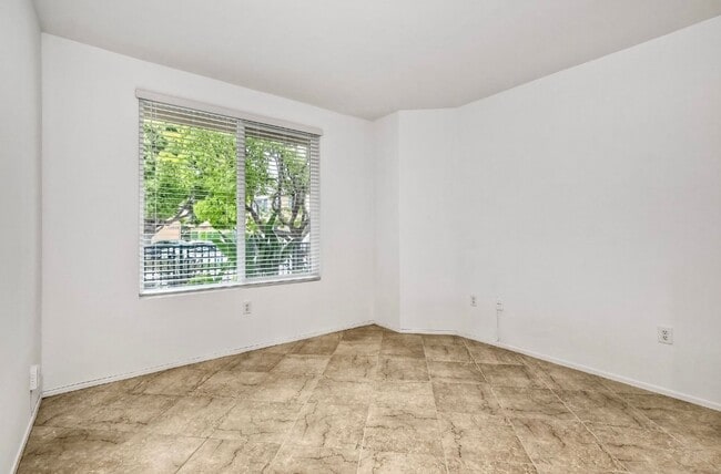 Building Photo - Newly Remodeled - Stunning 2 Bedroom, 2 Ba...
