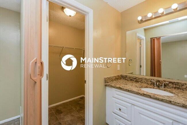 Building Photo - 3 Bedroom Pet-Friendly Home in Lakeland, FL with Main Street Renewal