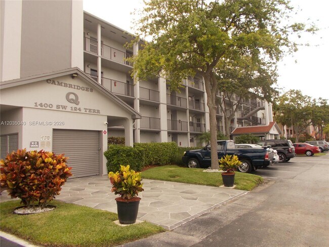 Building Photo - 1400 SW 124th Terrace